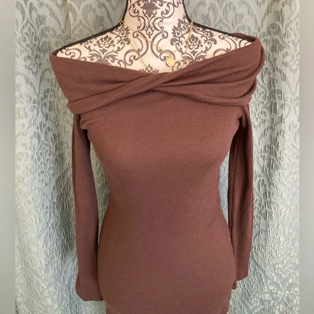 Universal Thread | NWT Women’s Off The Shoulder Long Sleeve Ribbed Dress - Picture 3 of 6
